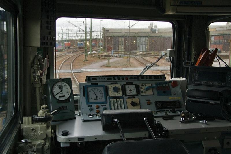 081110_8328.jpg - Och dessutom körde vi en sväng inom området. Av olika skäl kunde vi tyvärr inte åka en längre sträcka som nog var tänkt egentligen. Men det var spännande nog ändå.